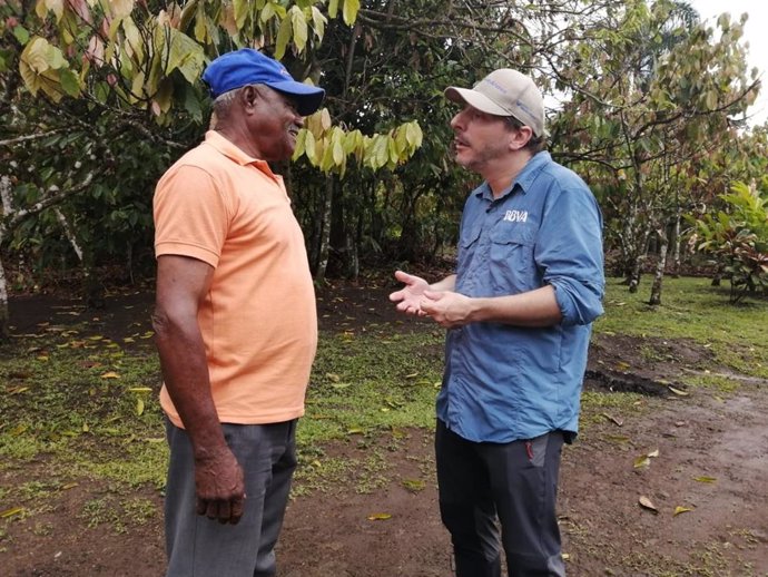 El repostero Jordi Roca viaja a República Dominicana para conocer proyectos de productores de cacao financiados por BBVA