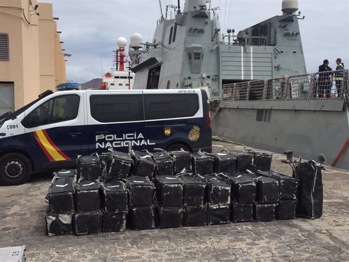 AMPL.- Interceptan un pesquero con 1.500 kilos de cocaína en aguas cercanas a Canarias