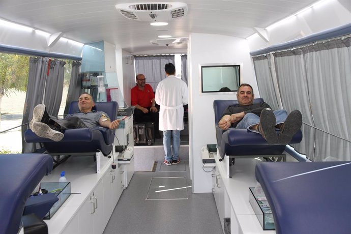 Els treballadors d'Endesa de Sant Joan de Déu i Alcúdia participen en la campanya de donació de sang de la Fbstib