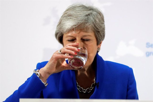 Brexit.- May accede a preguntar al Parlamento sobre un segundo referéndum y la unión aduanera para salvar el Brexit