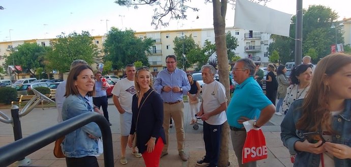Sevilla.- 26M.-La alcaldesa de Alcalá promete mejorar Pablo VI y Los Lirios con medidas de accesibilidad y equipamientos
