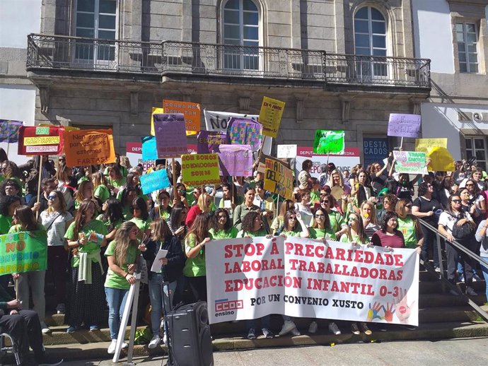 Más de 200 educadoras infantiles se concentran en Vigo en la jornada de huelga por un convenio digno