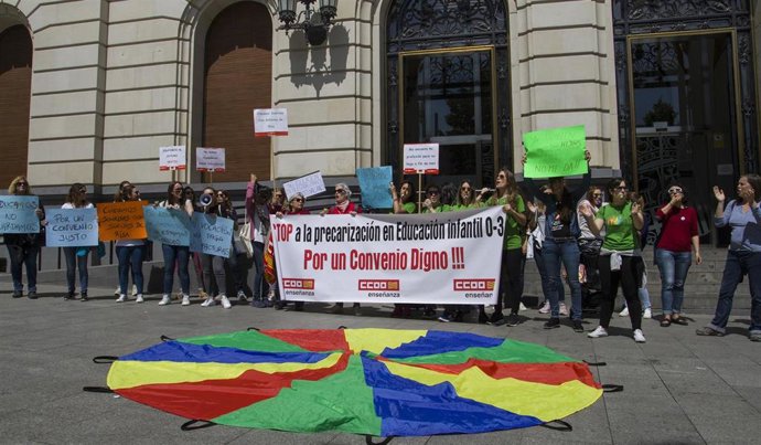 Las trabajadoras de educación infantil privada se concentran para reclamar un convenio sectorial "digno"