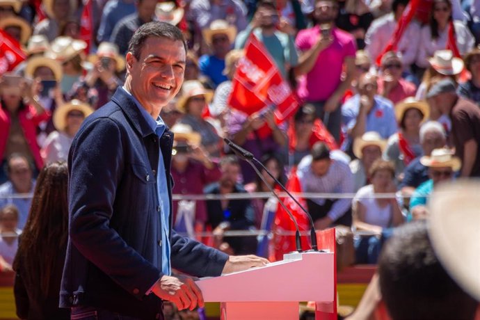 Acto del PSOE en la plaza de Toros de Mérida