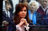 Foto: Fernández de Kirchner sigue en silencio la sesión inaugural del primer juicio en su contra por corrupción