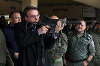 Brasil estudia modificar el decreto que facilita la importación de armas y munición