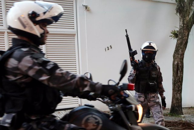 Policías de Brasil tras un acto de Jair Bolsonaro en Río de Janeiro