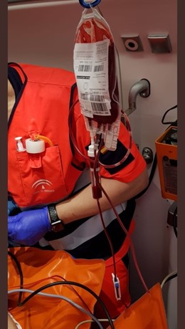 Cádiz.-El 061 de Jerez realiza su primera transfusión a un paciente con trauma grave tras un accidente de tráfico