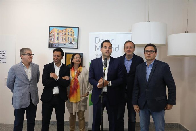 El candidato de Ciudadanos a la Presidencia de la Comunidad de Madrid, Ignacio Aguado, visita el centro Down Madrid