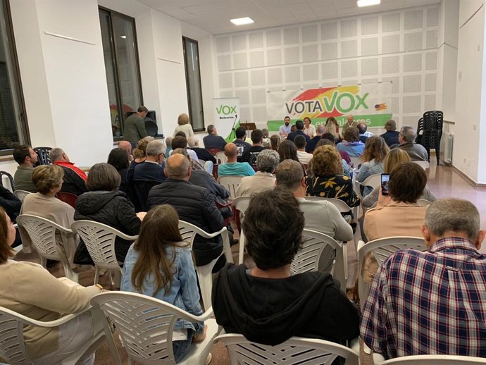 Vox organitza a Ses Salines una tertúlia amb candidats per parlar de turisme, la immigració i les polítiques europees