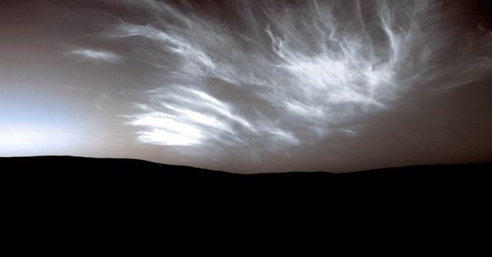 VÍDEO Espectaculares nubes noctilucentes en el cielo de Marte
