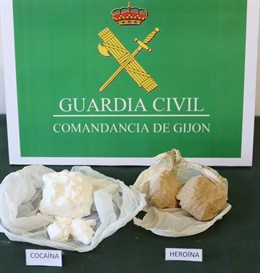Sucesos.- La Guardia Civil detiene a dos hombres por portar 50 gramos de cocaína y 50 de heroína para su venta