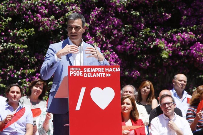 Pedro Sánchez interviene en un acto de campaña en Córdoba