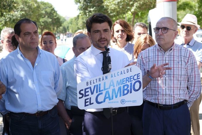 Sevilla.- 26M.-Beltrán Pérez promete una comisaría con 60 agentes en Pino Montano y "acelerar la erradicación del Vacie"