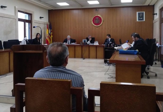 Fiscalia manté la seva petició de pena de presó a un home per no pagar la concessió d'un balneari en Platja de Muro