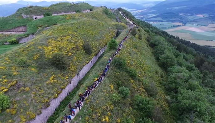Estudiantes navarros volverán a recorrer la G4-225 en una nueva edición de 'Las botellas de la libertad'