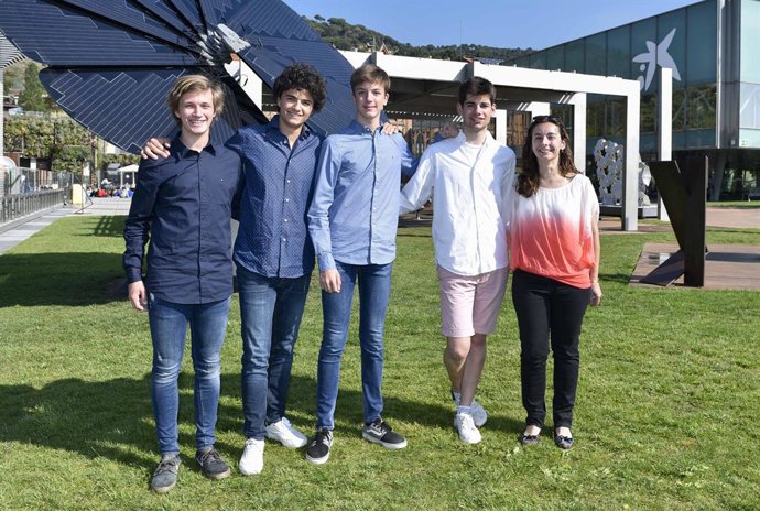 Els premis EduCaixa guardonen a quatre estudiants de Mallorca autors d'una web de reserves en hotels
