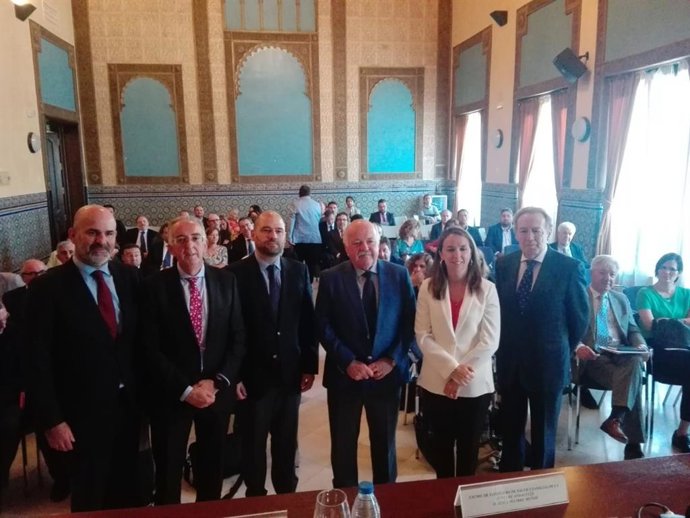 El consejero de Salud y Familias defiende la aplicación de la innovación en beneficio del paciente