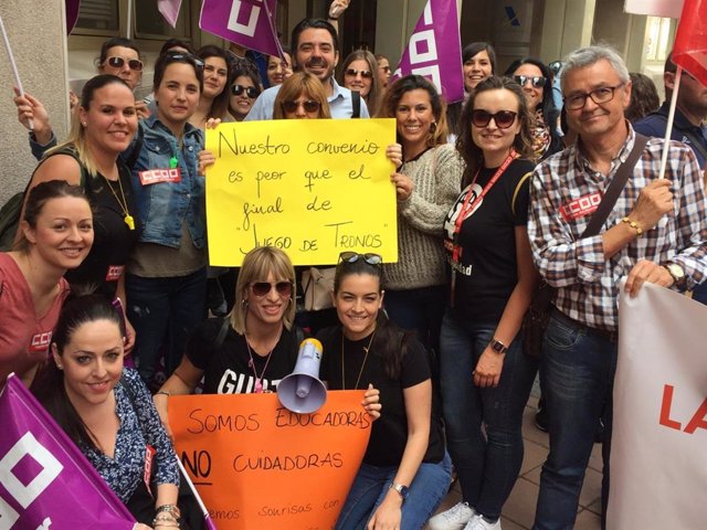Más de cien de trabajadoras de Educación Infantil secundan en Murcia la huelga por "un convenio justo"