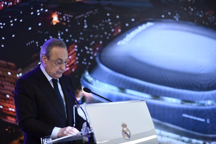 Presentación de la reforma del estadio Santiago Bernabéu con el presidente del Real Madrid, Florentino Pérez y la alcandesa de Madrid, Manuela Carmena