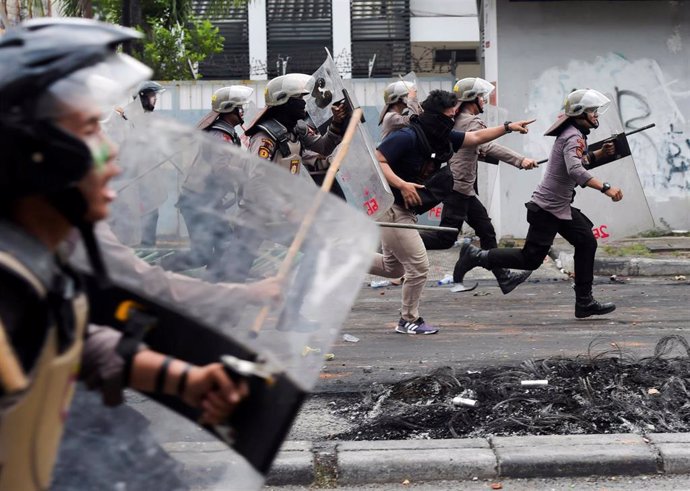 Indonesia.- Enfrentamientos entre Policía y manifestantes en Yakarta por segundo día consecutivo