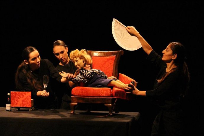Málaga.- El títere japonés entra en escena en el Teatro Cánovas con el espectáculo 'El sillón'