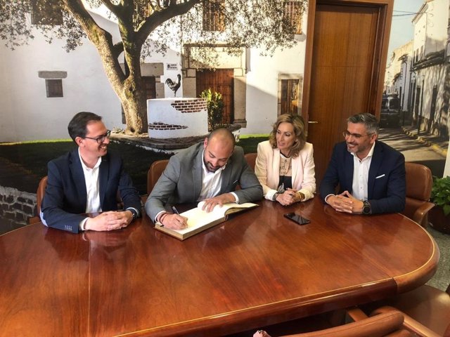 Córdoba.- La Junta se interesa por la futura residencia de mayores de Pozoblanco