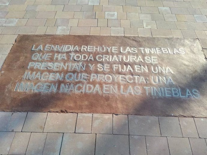 Málaga.- Una falta de ortografía se cuela en un texto de María Zambrano que se reproduce en un parque de Vélez