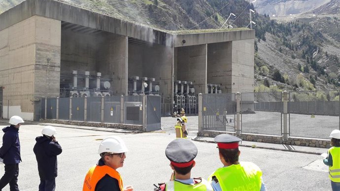Simulacro de incendio en la central hidráulica de La Torre de Capdella
