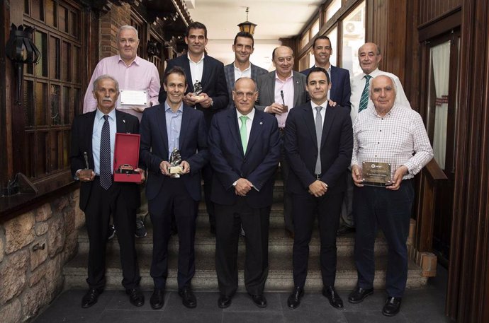Fútbol.- Los delegados del Betis y Cádiz y Undiano Mallenco, homenajeados por LaLiga