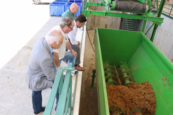 Almería.-Frutilados entra en marcha con las primeras pruebas de transformación de restos vegetales en pienso para ganado