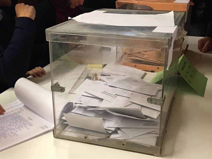 Dotze partits presenten candidatura a les eleccions autonmiques a Cantbria