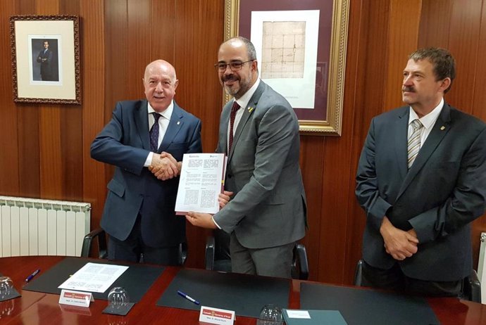 Govern y Conselh d'Aran oficializan el acuerdo de colaboración en el traspaso de servicios de emergencias