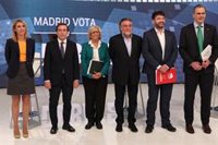 Carmena critica debates que son "eslóganes sin sentido" y Errejón los "cartoncitos, caballitos y pistolitas"