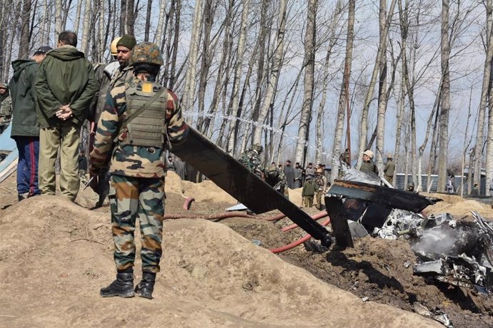 Indian Air Force chopper crashes in Kashmir