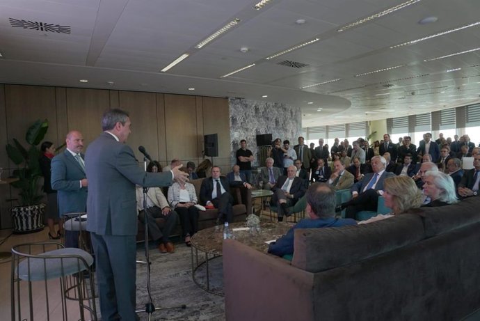 Sevilla.-26M.-Espadas defiende su modelo "sólido frente a aventuras" y anuncia una delegación de zonas de transformación