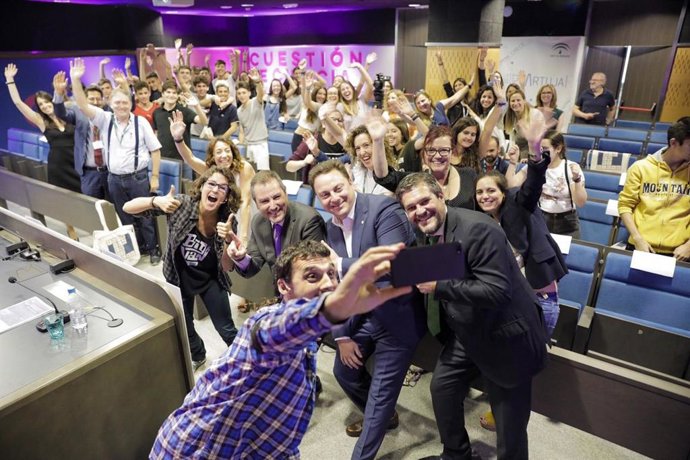 Sevilla.- Bayer impulsa 'Cuestión de ciencia', una iniciativa para que adolescentes divulguen ciencia con monólogos