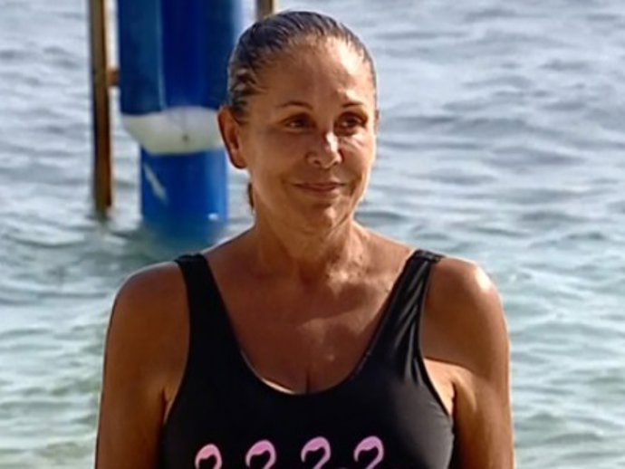 Isabel Pantoja se desmelena cantando 'A quién le importa' de Alaska en 'Supervivientes'