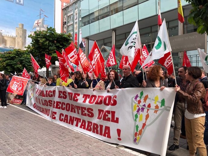 Los sindicatos del Gobierno cifran entre un 65%-70% el seguimiento de la huelga del personal laboral