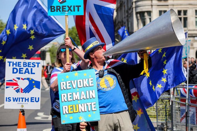 Brexit.- Bruselas responde a los rumores sobre May avisando de que no renegociar