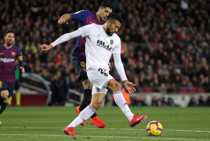 Soccer: La Liga - FC Barcelona v Valencia