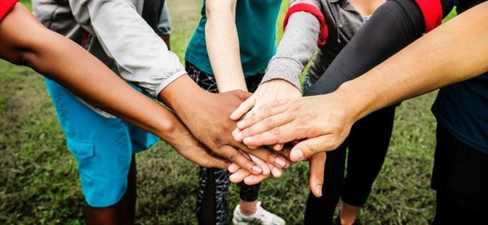 Un documental muestra historias inspiradoras de emprendedores sociales para generar "soluciones" y conectar a jóvenes