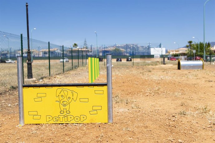 L'Ajuntament de Marratxí installa jocs per potenciar l'agilitat dels gossos en Nova Cabana