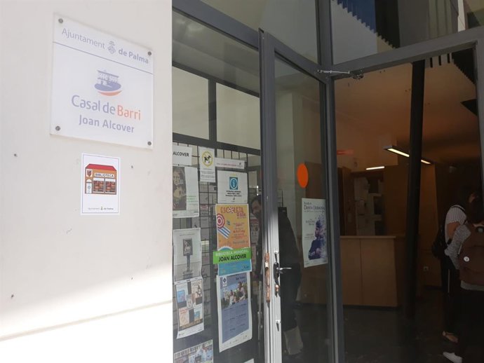 Cort installa pictogrames a les biblioteques municipals a petició de l'associació 'Cap nen sense terpia'