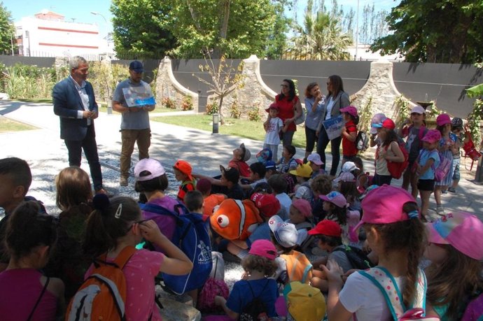 Granada.- Puertos.- Escolares conocen el funcionamiento del Puerto de Motril