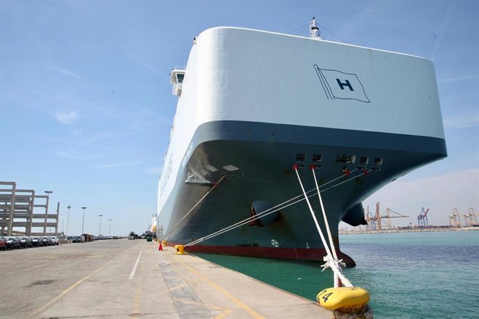 PRIMERA ESCALA EN VALENCIA DEL HEGH TRACER, UNO DE LOS CAR CARRIERS MÁS GRANDES DEL MUNDO