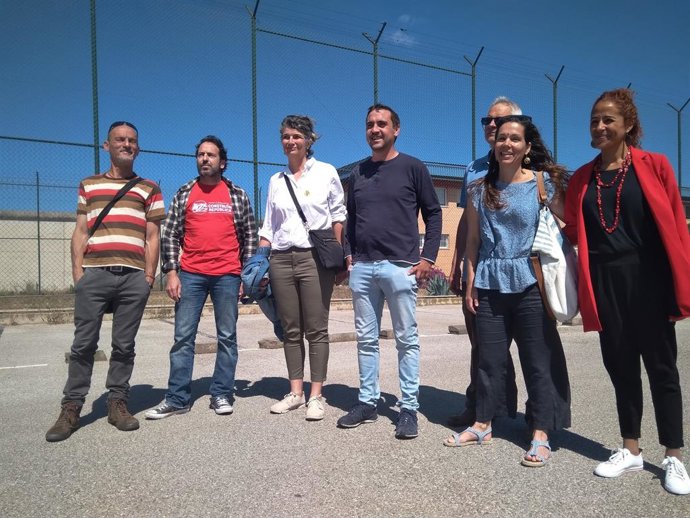 Diversos polítics mallorquins es reuneixen davant la presó per criticar la situació dels polítics presos a Catalunya