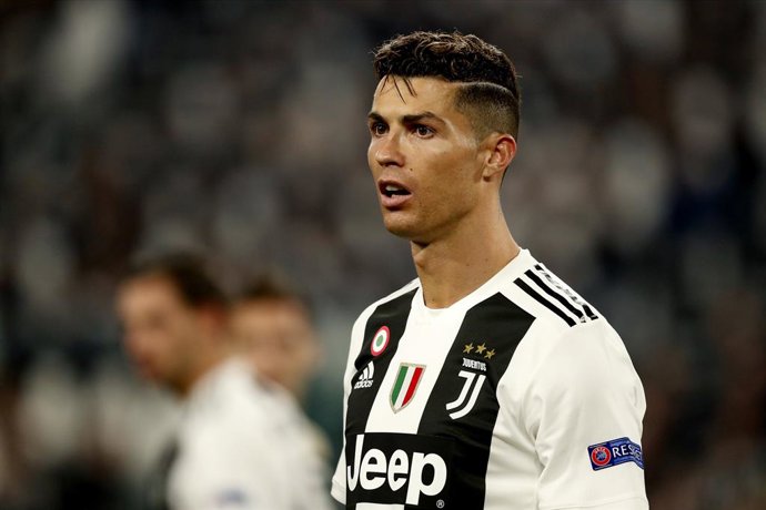 Fútbol.- Cristiano Ronaldo lidera la convocatoria de Portugal para la fase final
