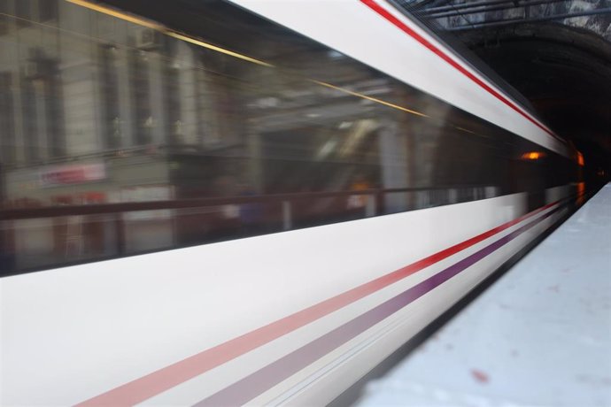 Fallas.- Renfe programa en Fallas la circulación de trenes de Cercanías durante las 24 horas