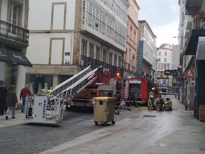 Registrado un incendio sin heridos en un quinto piso de la calle San Andrés, en A Coruña